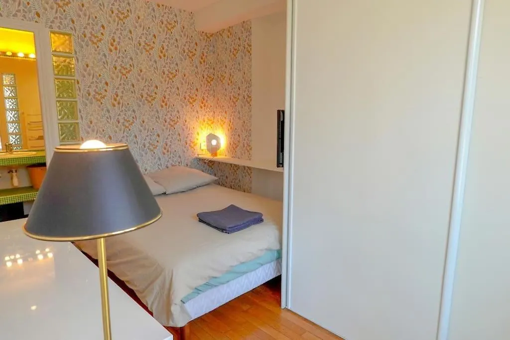 Sunny Studio@paris Center Apartment